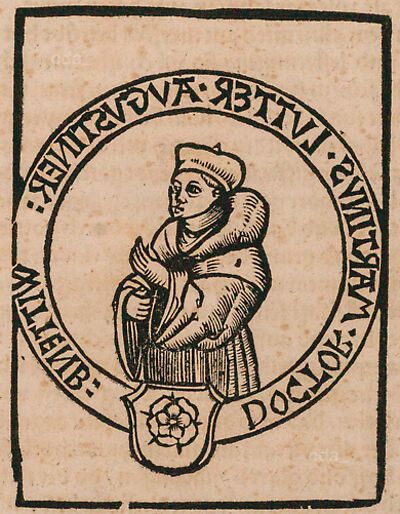 Martin Luther als Augustinermönch mit Doktorhut und Kutte, Halbfigur nach links, in Rundmedaillon mit Inschrift und Wappenschild mit Rose