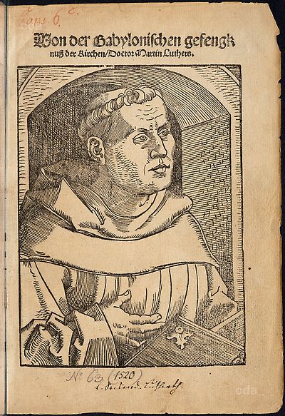 Martin Luther als Augustinermönch im Ordenshabit, Halbfigur nach rechts, mit Buch, vor einer Wandöffnung mit Bogen