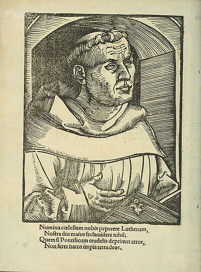 Martin Luther als Augustinermönch im Ordenshabit, Halbfigur nach rechts, mit Buch, vor einer Wandöffnung mit Bogen